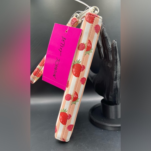 Betsey Johnson NWT Pink Strawberry Wristlet NO CALL OUTS - Picture 4 of 7